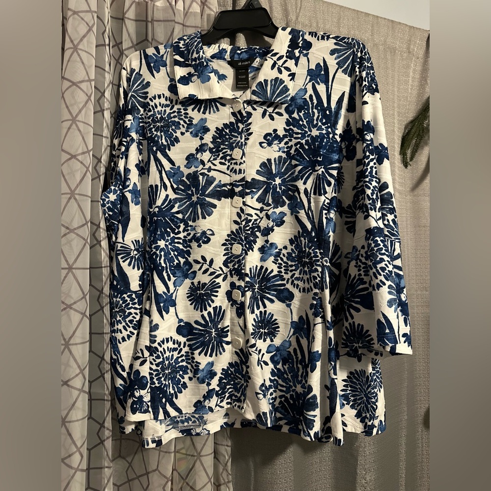 Ali Miles
Blue & White 
Jacket
